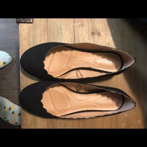 Black scalloped edge flats - suede